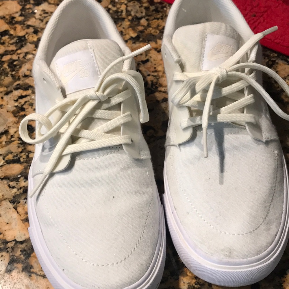 Nike sneakers 👟
